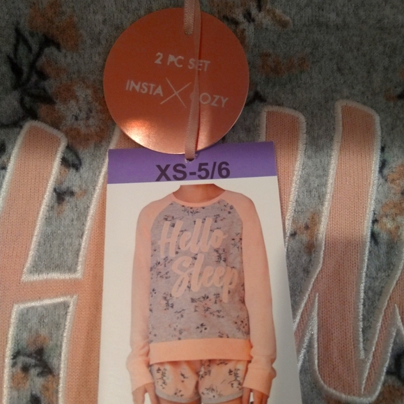 New girls lounge set - Picture 3 of 4